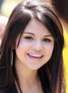 16570379_MNEAGXCTB - poze selena gomez