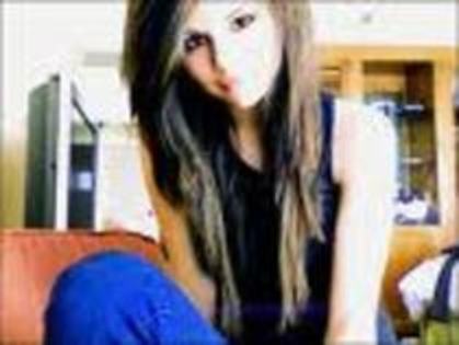 16878925_DVEYEYJTH - poze selena gomez