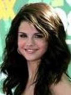 16879011_HRNZLDLOA - poze selena gomez
