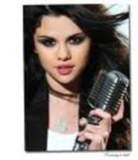 16879027_VZUMHAUIU - poze selena gomez