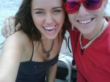 DBJMBLIWVLEANSWXUWM - poze noi si RARE cu MILeY CYRUS