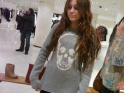 UGOPOQLTEYCTKGWBWIX - poze noi si RARE cu MILeY CYRUS