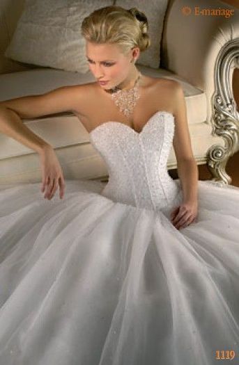 rochii_de_mireasa_45757f70087b4