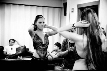 normal_BelindaPhotosCom_Candids_2010_BackstageReventonSuperEstrella_0724_%2812%29 - 000Belinda000