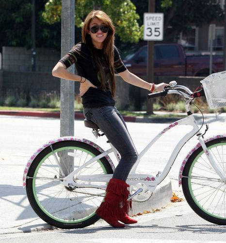  - club miley-miley cu bicicleta