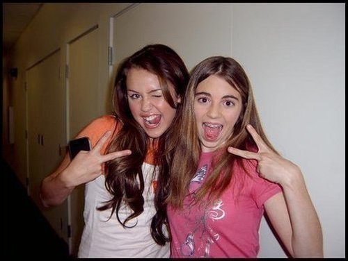  - 0 Destiny  Hope  Ray  Cyrus  Miley Ronniie Miley  Stewart  Hannah  Montana