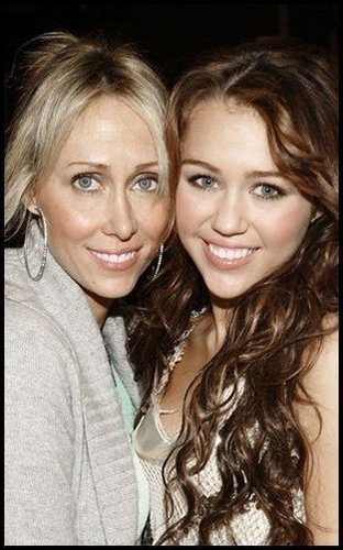 - 0 Destiny  Hope  Ray  Cyrus  Miley Ronniie Miley  Stewart  Hannah  Montana