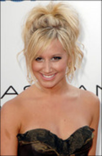 VMFYZFLPWKBXRPZJPQF - Ashley tisdale 1985