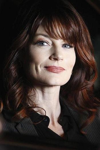 Laura Leighton (6)