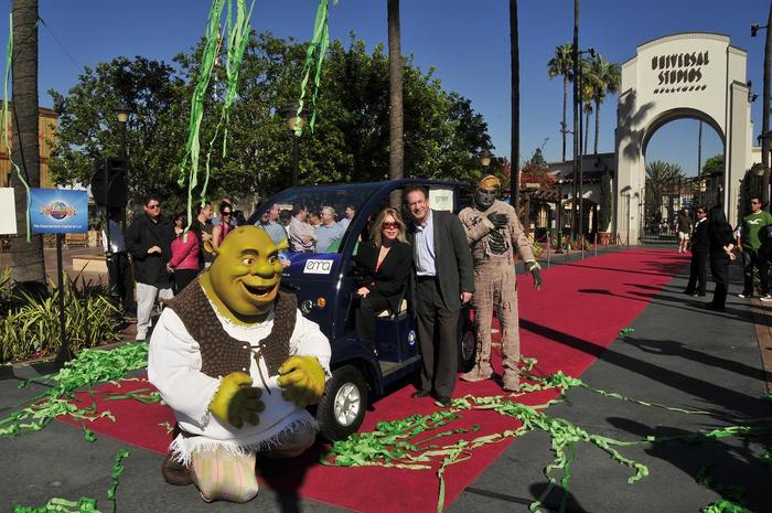 Studios-Hollywood-Solar-Powered-Electric-Cart-Shrek-Mummy - Hollywood