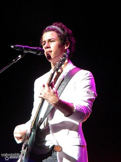 Hartford-8-13-nick-jonas-14734487-469-627 - HEARTFort