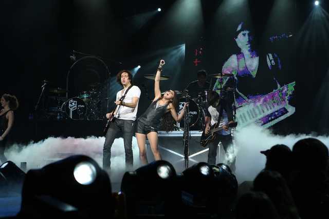 Miley la concerte de top. - XXpoze cu mileyXX