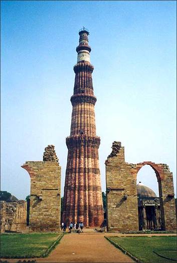 Qutub Minar din New Delhi,India