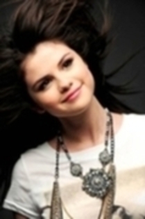 11699759_GJTYHSIZK - Selena Gomez-sedinta foto 3