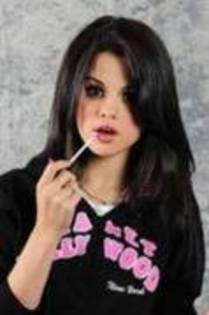 11699321_EKIOZAXKP - Selena Gomez-sedinta foto 5