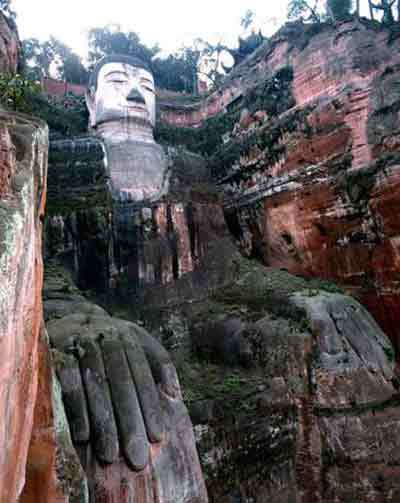 Statuia Marelui Budha de la Leshan,China