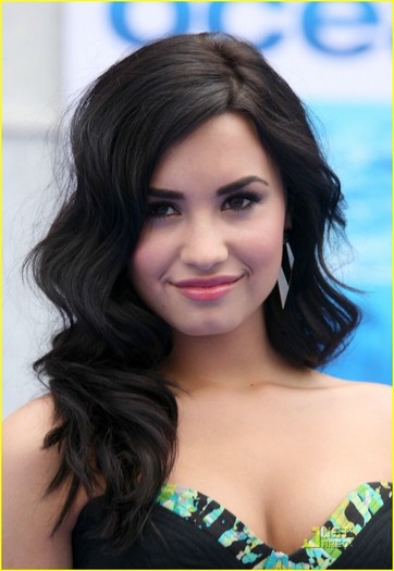 73nxhk - Demi Lovato