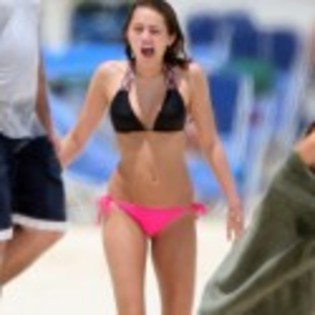 miley-cyrus-bikini-13-125x125 - Miley Cyrus in bikini