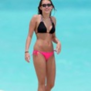 miley-cyrus-bikini-15-125x125 - Miley Cyrus in bikini