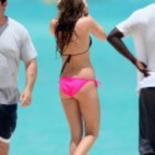 miley-cyrus-bikini-24-125x125