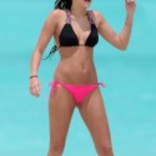 miley-cyrus-bikini-bahamas-125x125 - Miley Cyrus in bikini
