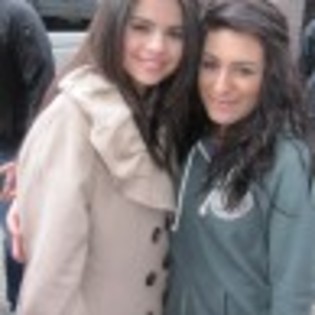 poze-selena-gomez-londra-h1-97x97 - Selena Gomez se intalneste cu fanii din Londra