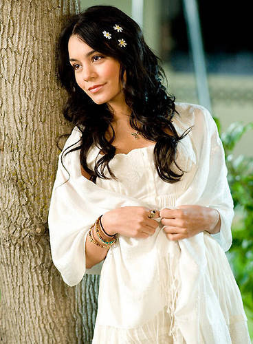 KCSQARDDPUKHNTANXWV - vanessa hudgens