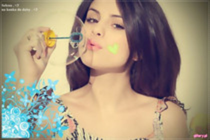 19691640_GLZMTXHVY - selena gomez