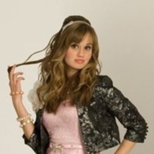 locul 6 debby ryan