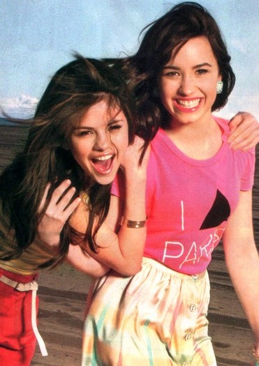 demi-selena-most-beautiful-scan - LA MULTI ANI DEMI LOVATO