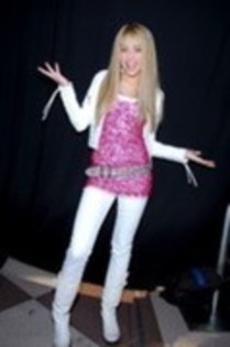 11007251_JFYYVBAMP - Hannah Montana-sedinta foto5