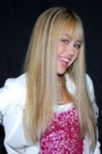 11007258_EROYTQAOK - Hannah Montana-sedinta foto5