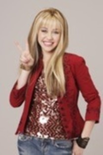 11007307_CPFDZBFEQ - Hannah Montana-sedinta foto6