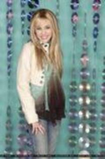 11007209_WCFSRNQPC - Hannah Montana-sedinta foto9