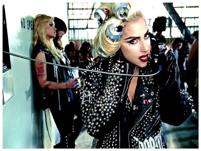 Telephone-lady-gaga-11996154-800-600