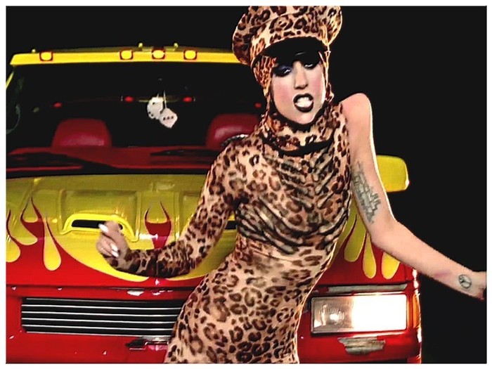 Telephone-lady-gaga-11996182-800-600