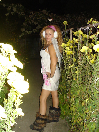 UN INGER CU FLUTURI LA CAP:)))