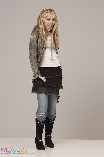 Hannah-Montana-Season-1-Promotional-Photos-HQ-3-hannah-montana-8435531-1365-2048[1] - Hannah Montana Photoshoot 1