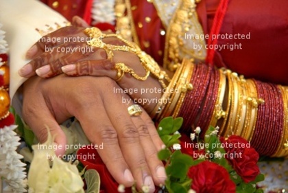 400_F_3890731_dFtxAJdKgfDKDtc3TBXiMdp5e3AOt9sM - Femeile si casatoria in INDIA