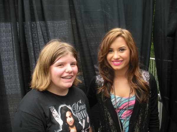 demi-3 - Demi Lovato