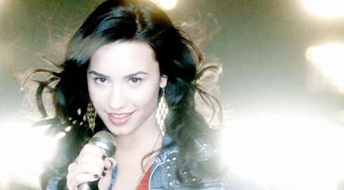 tumblr_l74stpxELr1qcc99eo1_500 - Demi Lovato