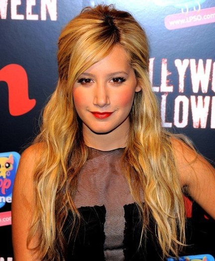 11845_174120941683_6845141683_2818212_124931_n - ashley tisdale