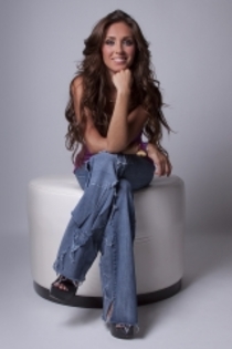 8fbd3986c4631c1a7b3c11338dfc2418-tb_200 - Anahi anahi