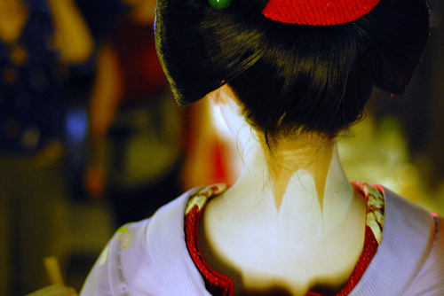 machiajul de pe spate a unei gheise - geisha make up