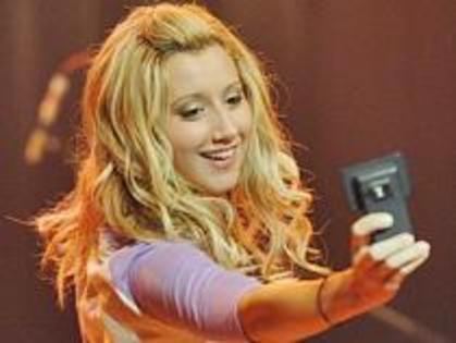 IQWRFHCCOHDBBJEACVS - poze cu ashley tisdale