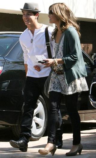 nick-jonas-nicole-anderson-date_(39)