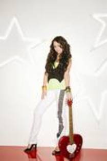 7 - club miley cyrus