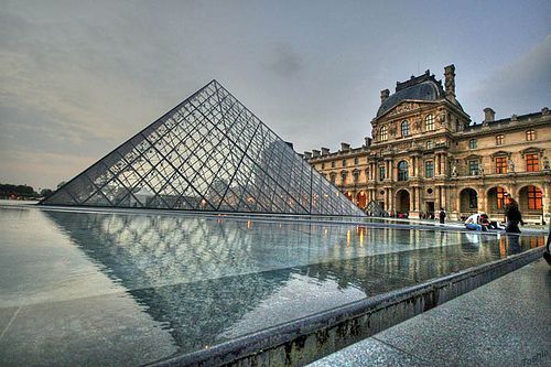 Muzeul Louvre din Paris,Franta