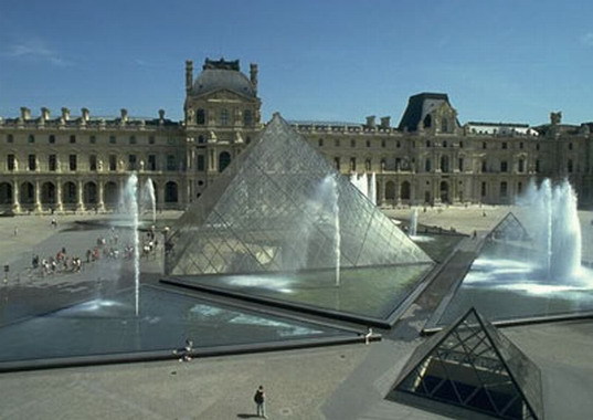 Muzeul Louvre din Paris,Franta1