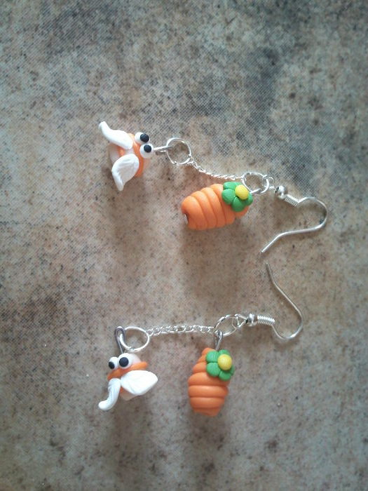 nr,52,cercei albinuta.pret 13 lei; cercei fimo albinuta si stup
